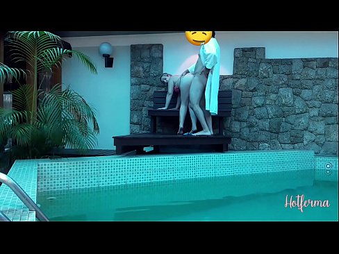 ❤️ Oga pe iranṣẹbinrin si awọn pool, sugbon ko le koju kan gbona ❤️❌ Ohun onihoho ti ile  ❌️